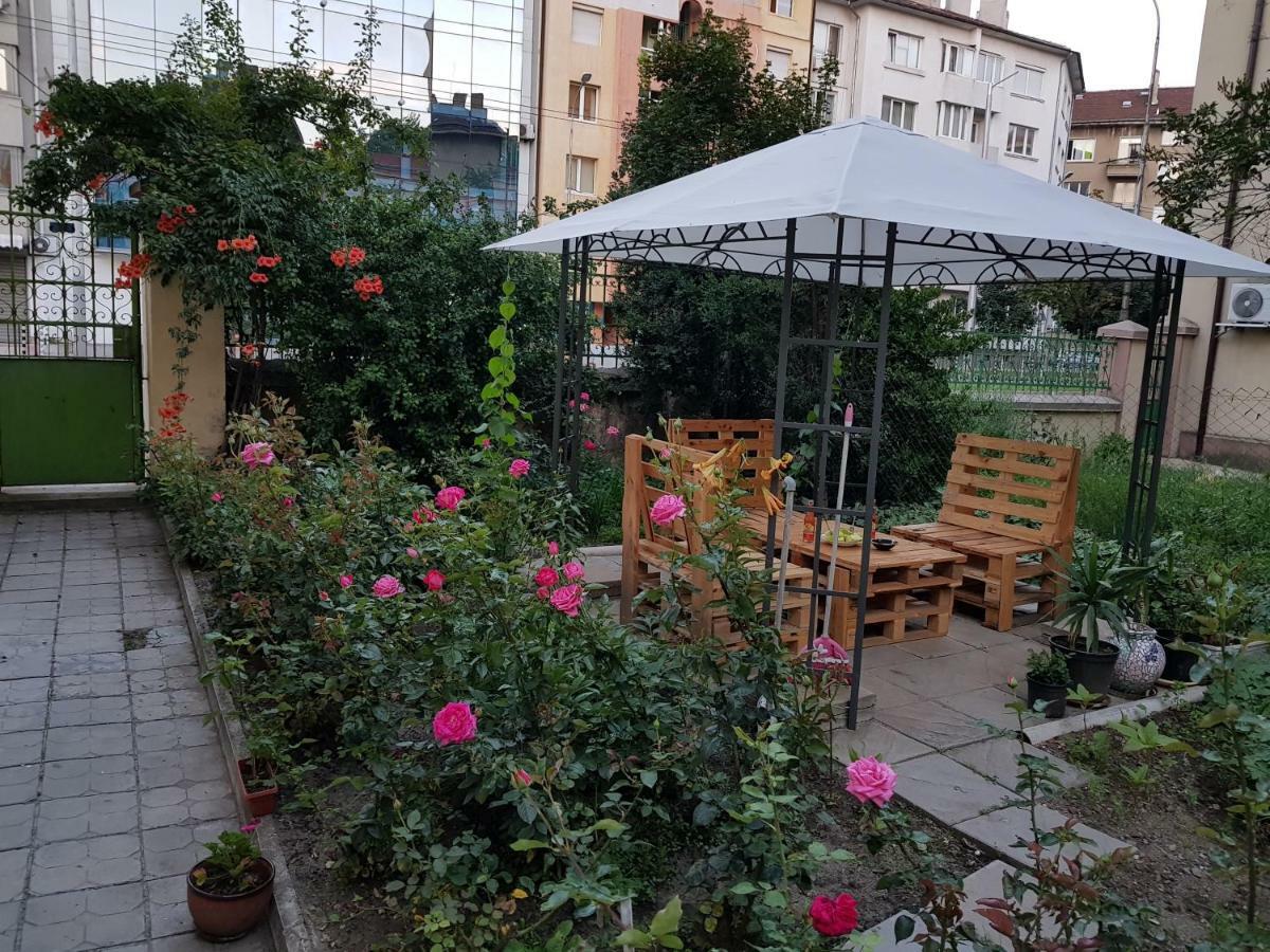 Modern & Old Apartment София Екстериор снимка
